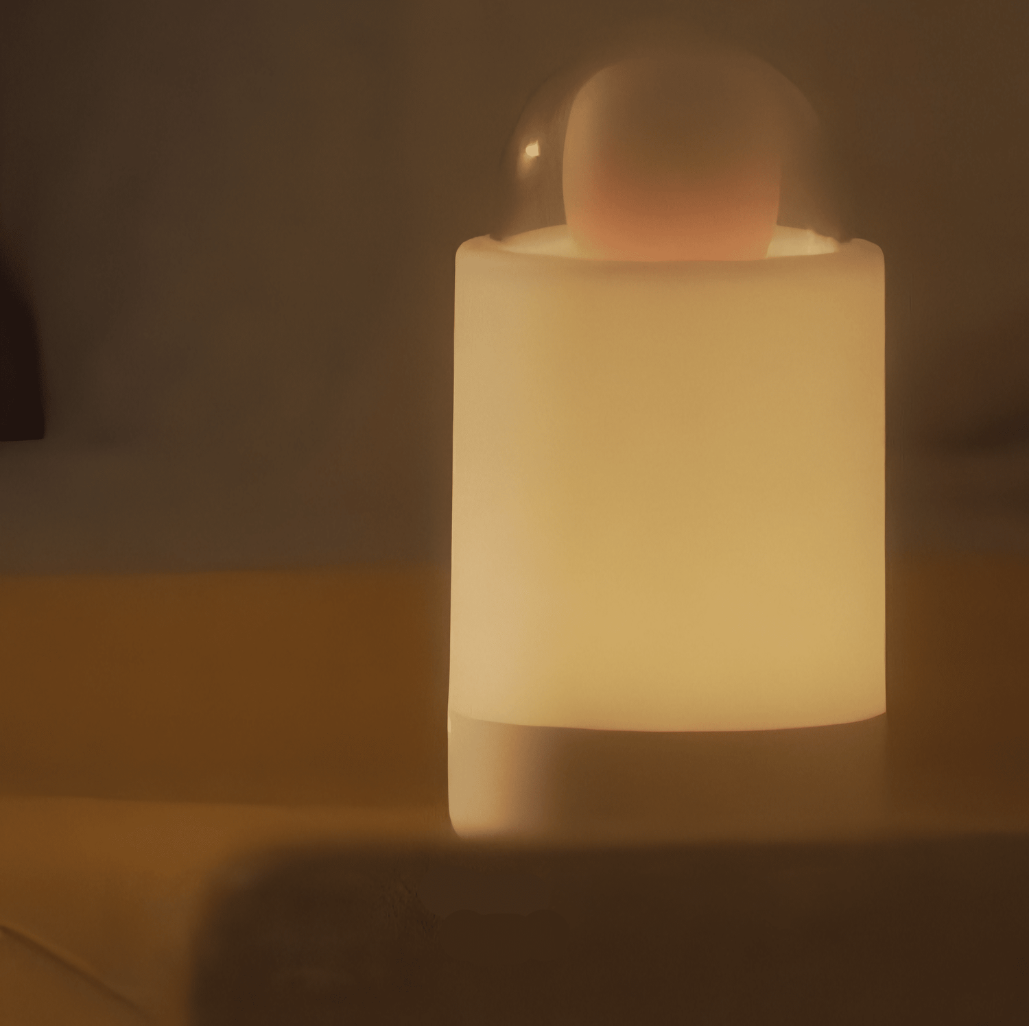 Bedroom use: Warm light mode creates a romantic ambiance.