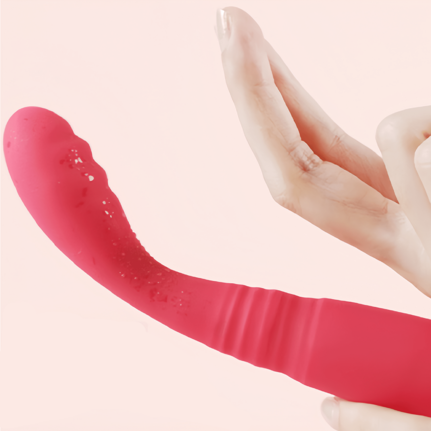 A close-up of the 30° angled head, precisely fitting the female G-spot (3-4cm from the entrance), achieving automatic positioning and eliminating manual manipulation.