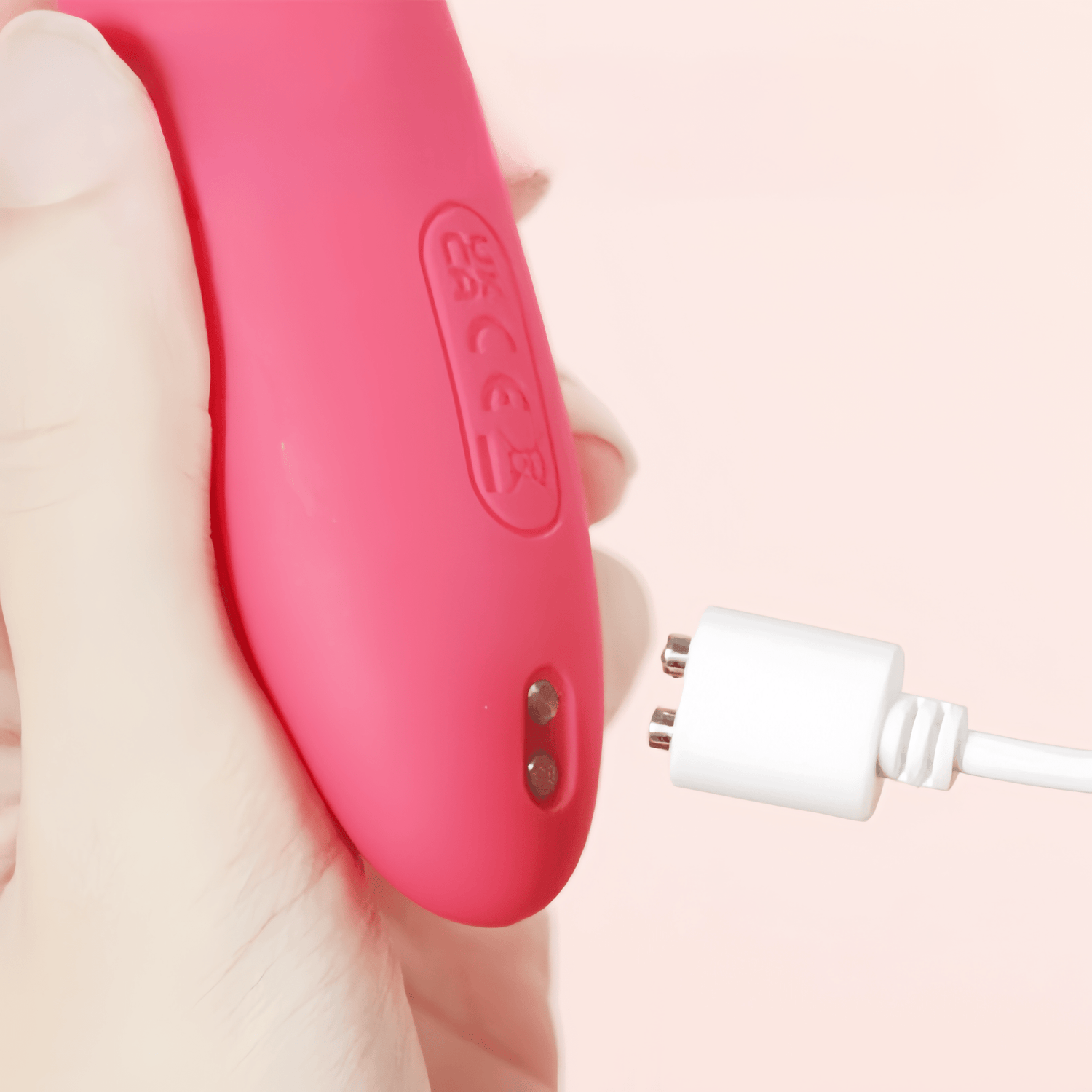 Magnetic charging port on the rear panel. The 320mAh battery provides 30 minutes of battery life and charges in just 1.5 hours.
