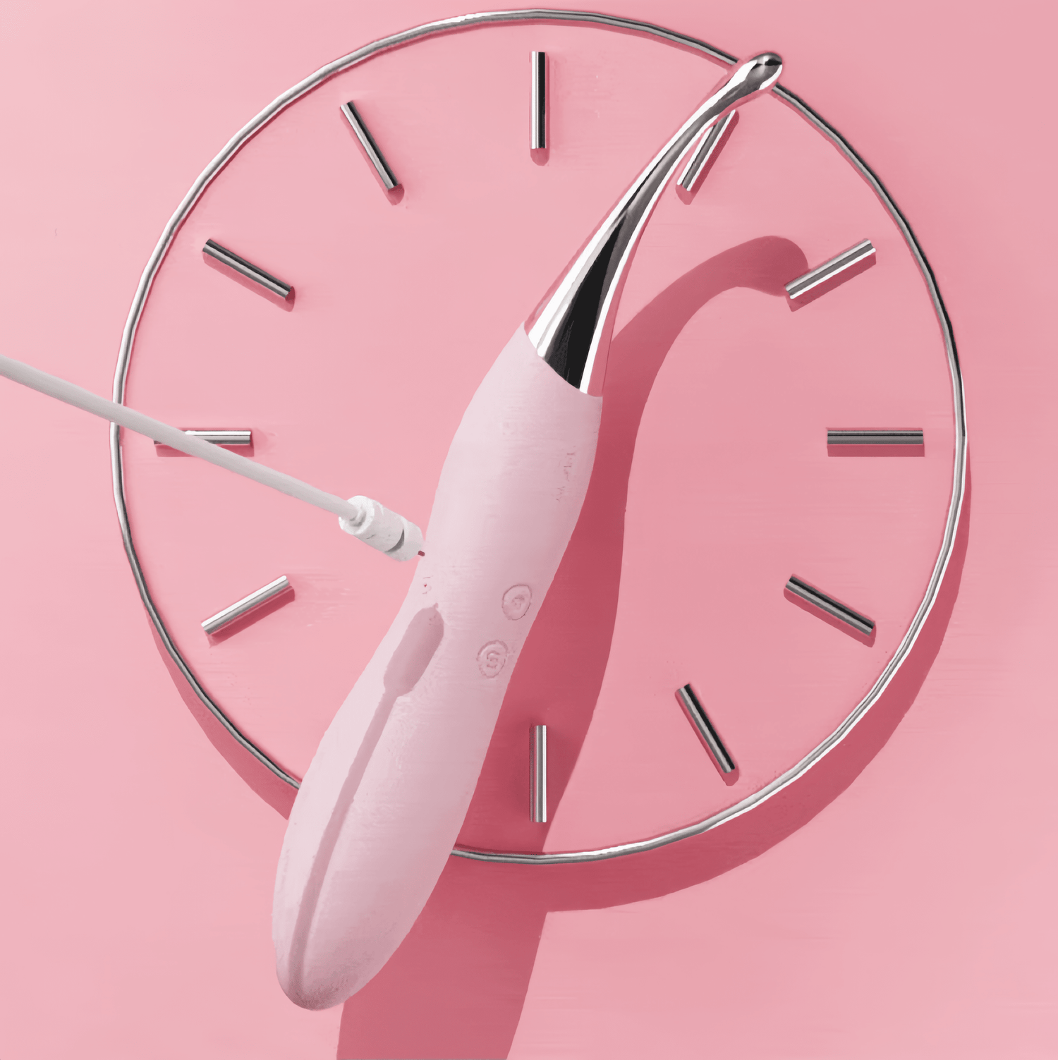 Alternative text: Magnetic charging demonstration, 300mAh battery supports ≤2 hours of battery life, charging time ≤1 hour