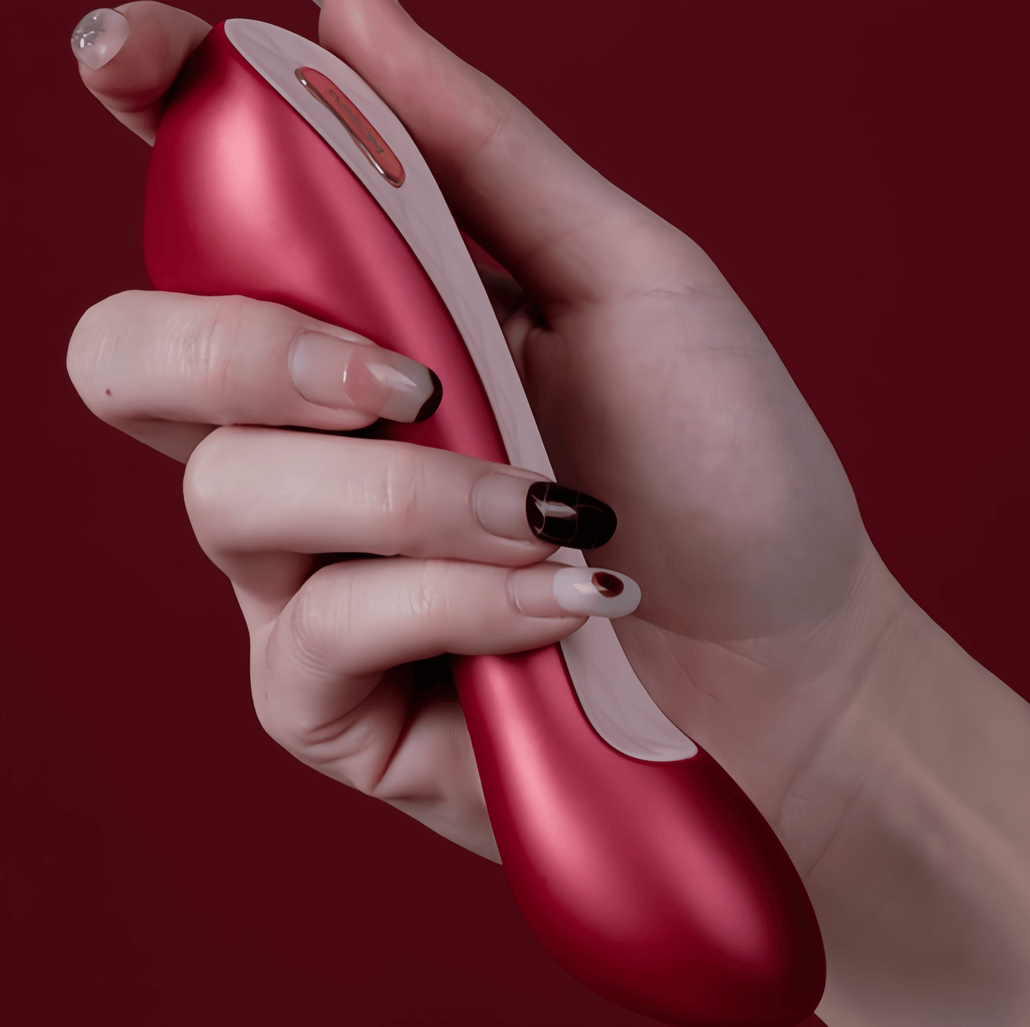 Independent control interface: Dual motors can be operated independently to precisely target sensitive areas.