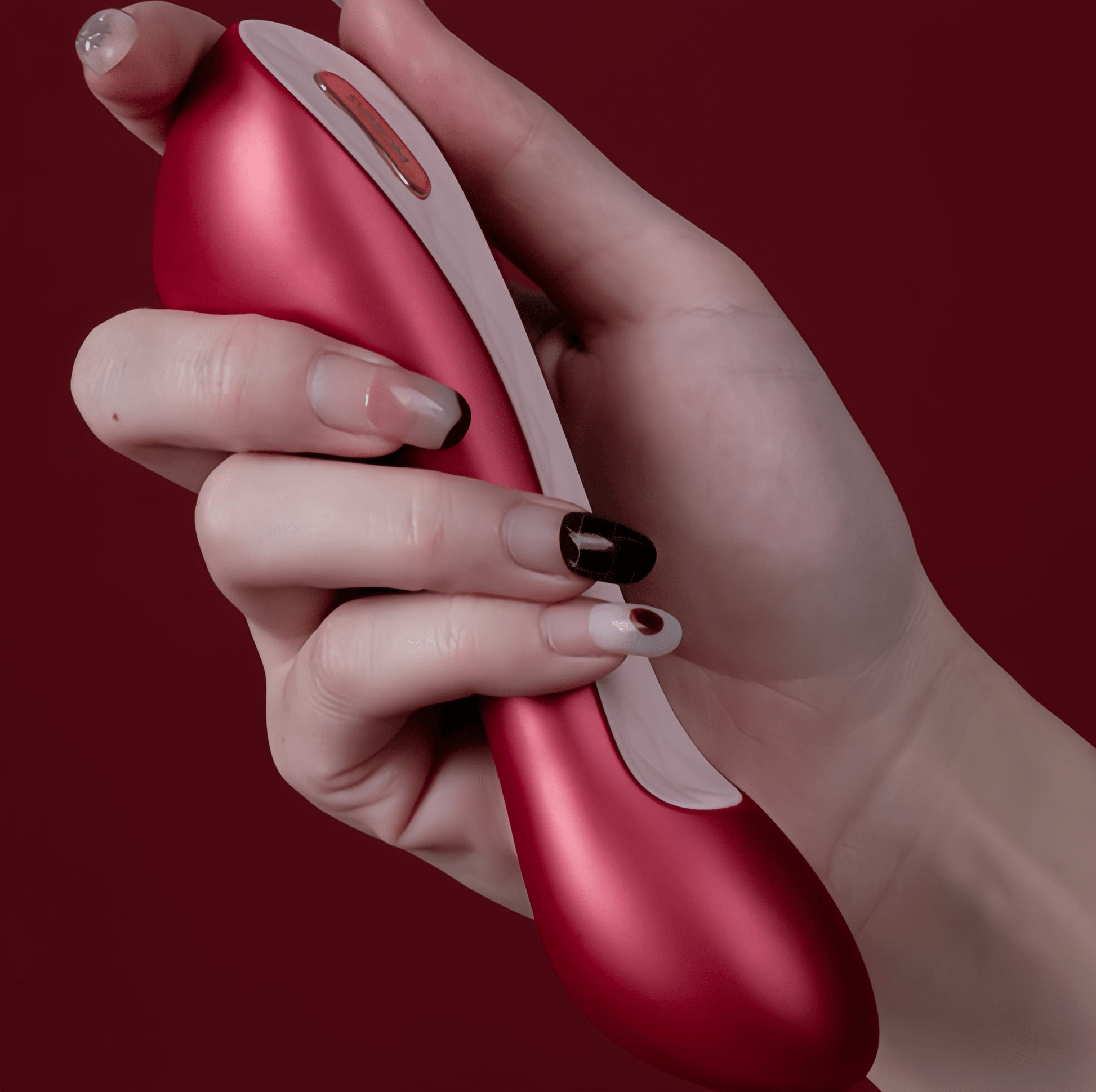 Independent control interface: Dual motors can be operated independently to precisely target sensitive areas.