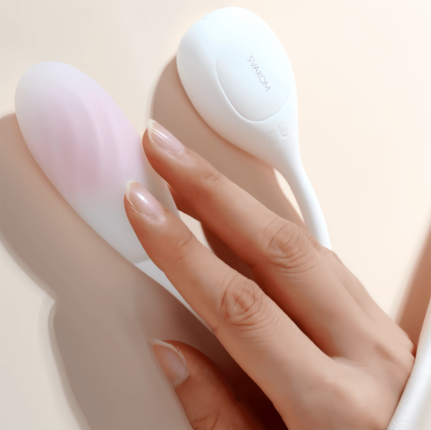 The product's translucent, discreet design creates a pleasing appearance and reduces the user's stress.