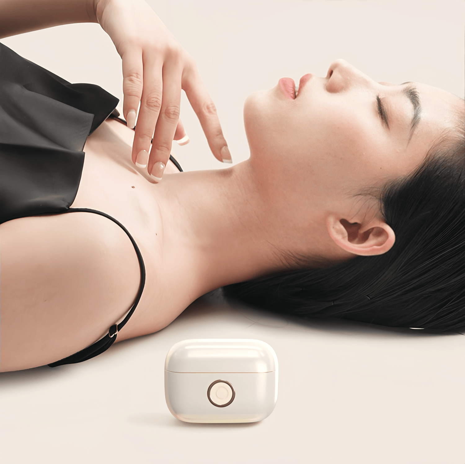 Diagram of the "Kiss Wakes Up" technology, featuring pulsed suction and a wide-mouthed wrapping that simulates the feel of a real kiss.