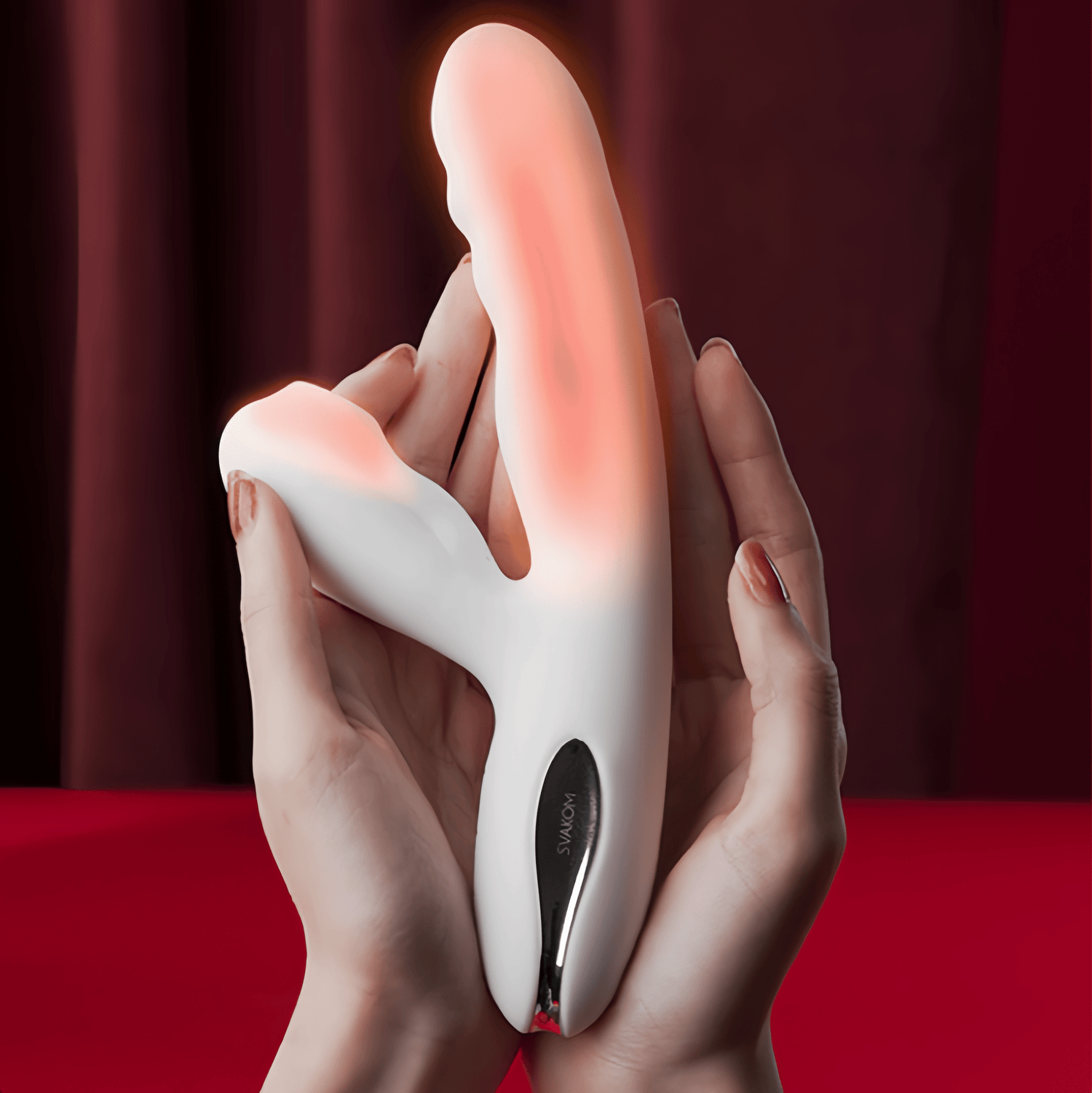 The suction port and the shaft feature independent dual heating, maintaining a constant temperature of 42°C, simulating the feel of a real human body, eliminating the cold sensation.