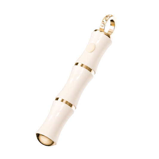 The SVAKOM Zhuyi Pendant Vibrator boasts an extremely compact and invisible design, only 37% the size of similar products, making it a stylish accessory.